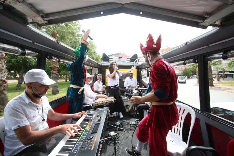 Mobil Ramazan Konserlerine balkonlardan eşlik ettiler
