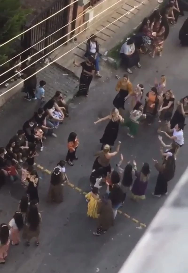 Tam kapanmayı ve sosyal mesafeyi hiçe sayıp hıdırellez eğlencesi düzenlediler
