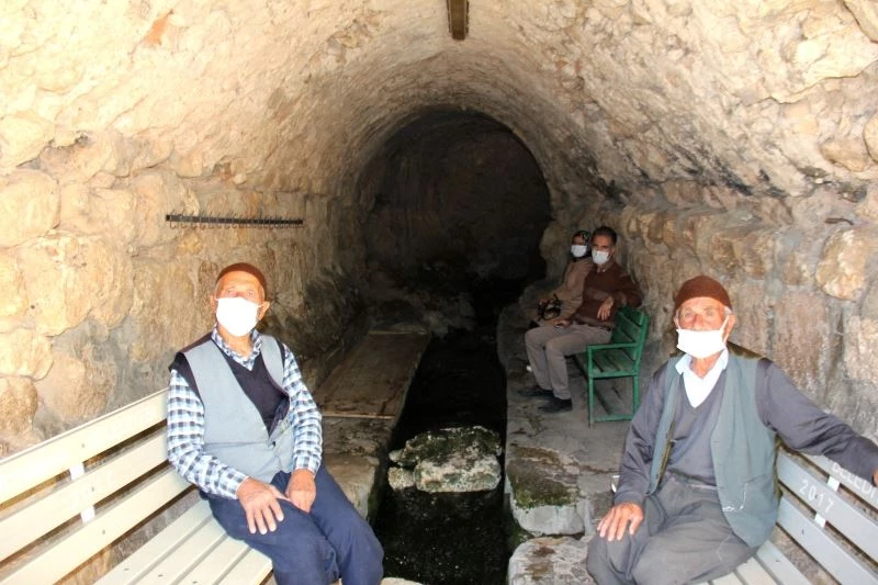 Tarihi caminin altından yüzyıllardır su akıyor
