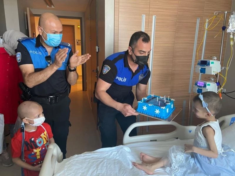 Lösemili Miray’a hasta yatağında doğum günü sürprizi
