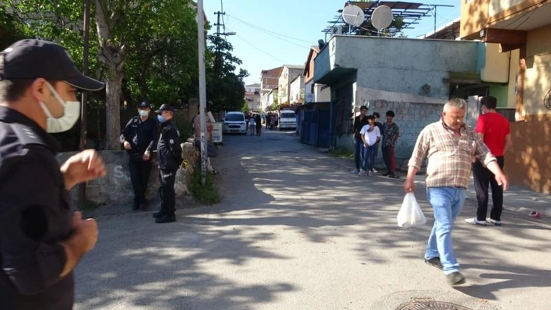 Pendik’te 6 yaşındaki çocuğun forklift altında kaldığı anlar kamerada
