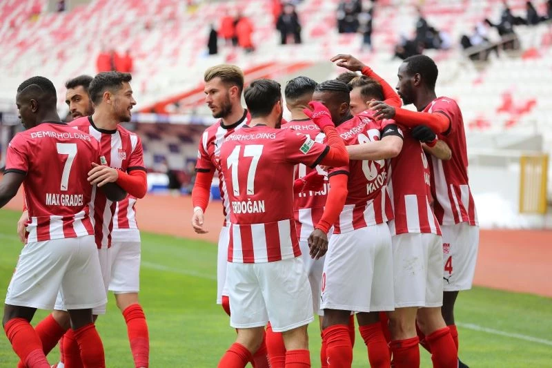 Sivasspor düşme hattından çıktı, Avrupa potasına girdi
