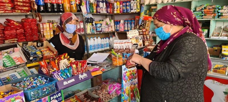 Gizemli hayırsever 10 bakkalda daha veresiye defterlerindeki borçları kapattı
