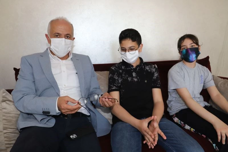 Başkan Gültak, gözlüğü kırılan öğrencinin talebini yanıtsız bırakmadı
