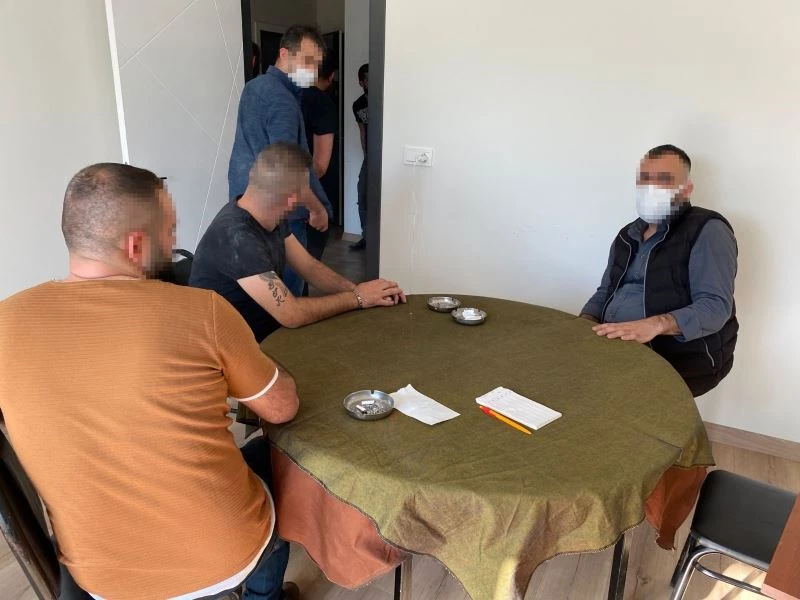 Evi kumarhaneye çeviren 14 kişiye 44 bin 100 TL ceza
