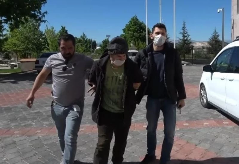 Isparta’da anne ve babasını öldüren şahıs: “Babamla ekmeği geç getirdim diye tartıştık, bana saldırdı bıçağı aldım sonrasını hatırlamıyorum”
