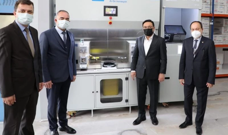 Vali Çiçek prematüre bebeklerin beslenmesini sağlayan cihazı yerinde inceledi
