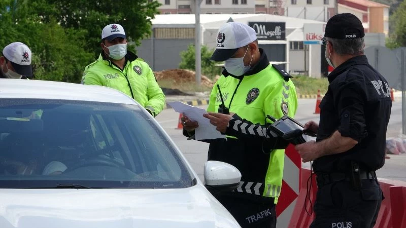 Akdeniz’in en çok vaka görülen ili Isparta’ya girişte araçlar tek tek durduruluyor
