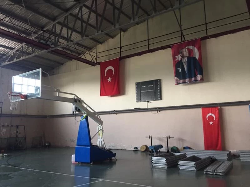 Spor salonunun onarım ve restorasyonu başladı
