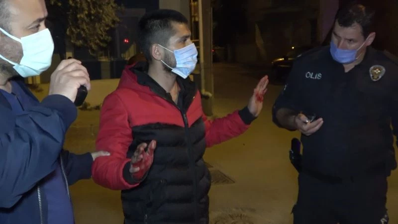 Çocukluk arkadaşını öldüresiye bıçakladı, hiçbir şey olmamış gibi izledi
