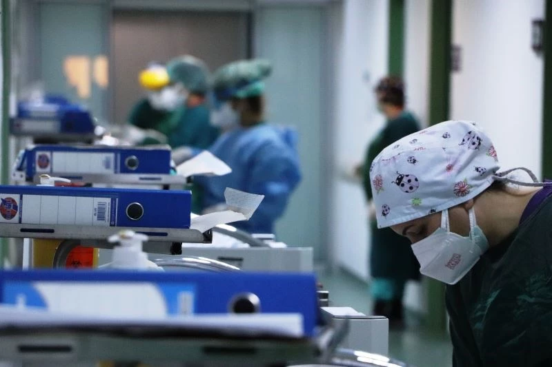 Pandemi sürecinde 59 ülkede 2 bin 710 hemşire hayatını kaybetti
