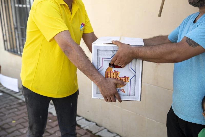 Tiyatro ve orkestra sanatçıları da dar gelirliler için seferber oldu
