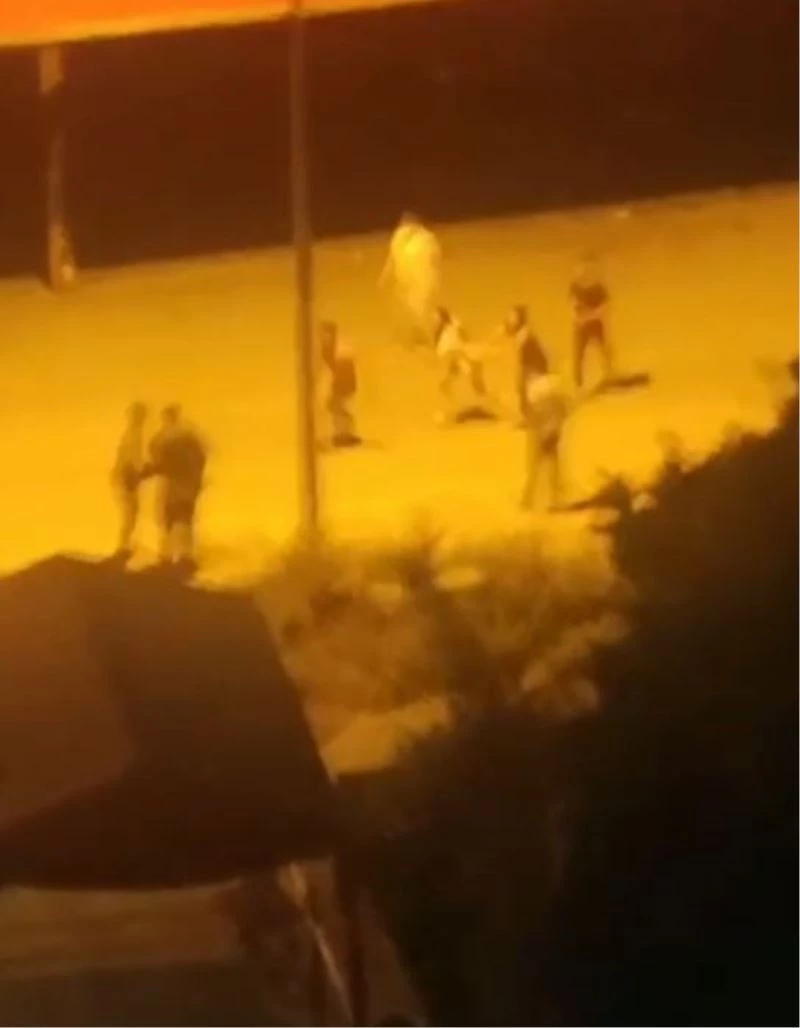Gençlerin uçan tekmeli kavgasını çekti, sözleriyse pes dedirtti

