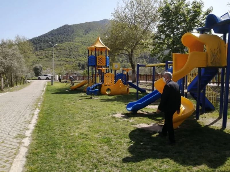 Bayırköy’de park ve bahçelerdeki temizlik bakım  çalışması
