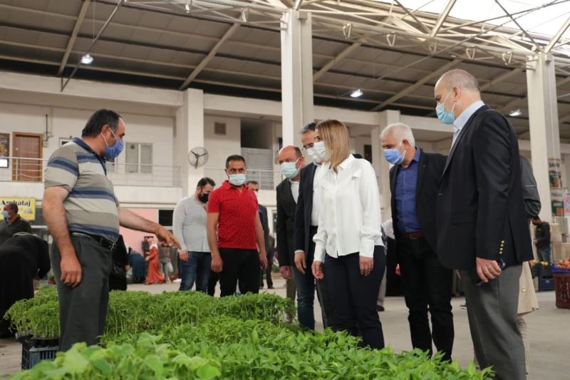 Vali Becel, pazaryerlerini denetledi
