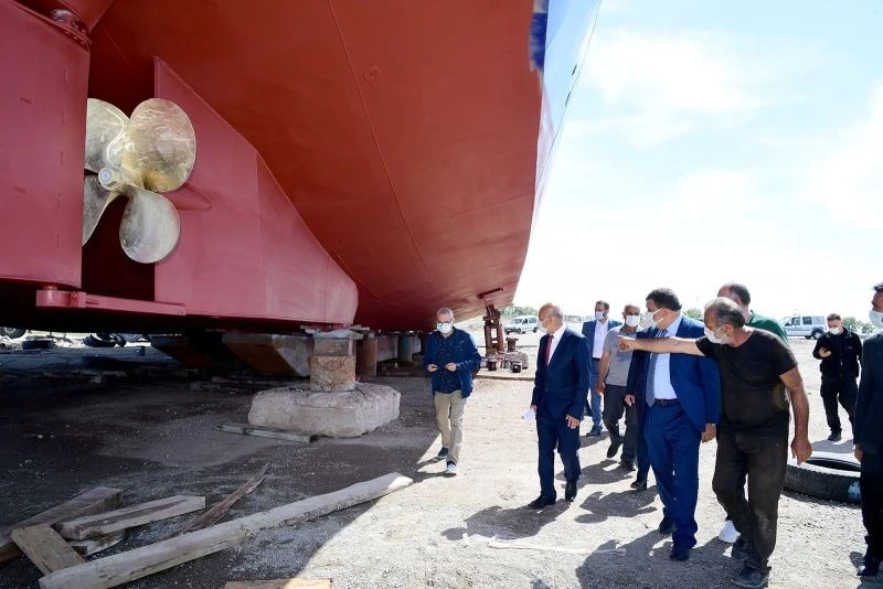Malatya’da Atabey İskelesindeki feribotlar bakıma alındı
