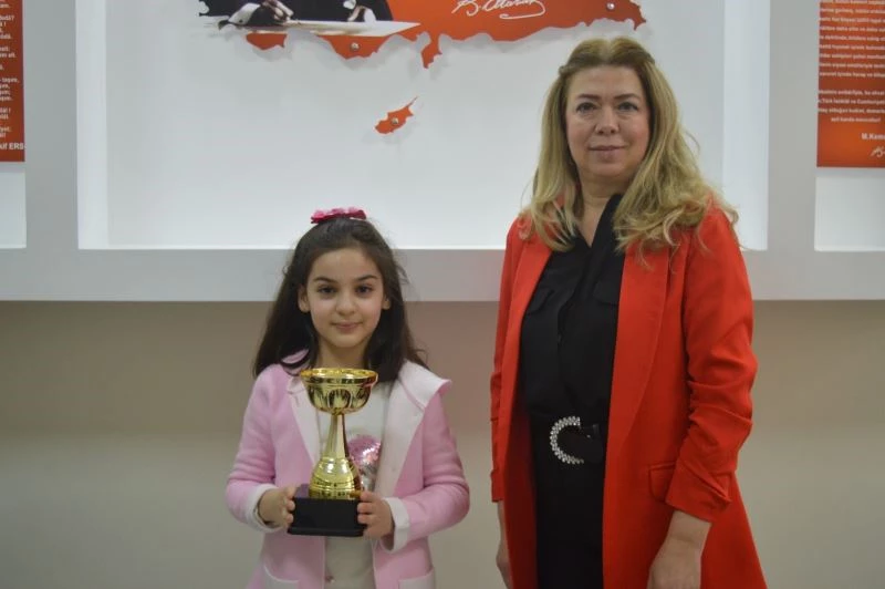 Matematikte 4 dünya birinciliği Elif Zeynep’ten
