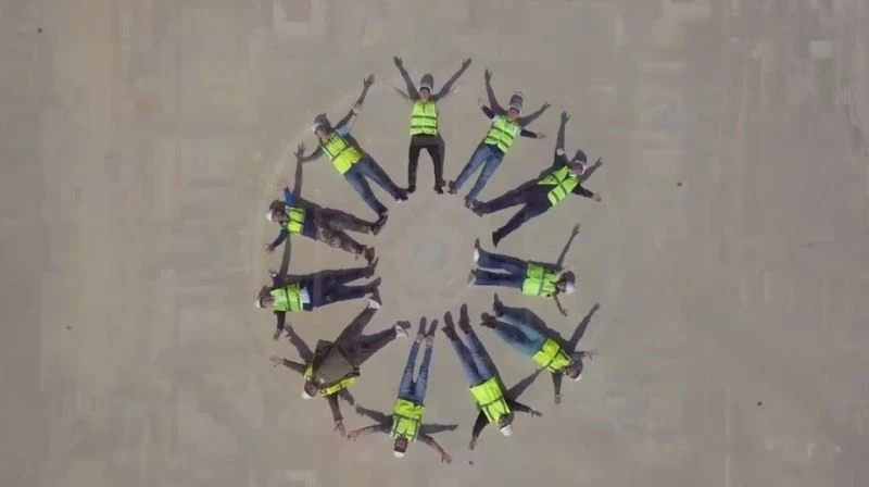 Akkuyu NGS çalışanları, Rusça şarkıya klip çekip Türkiye’ye armağan etti
