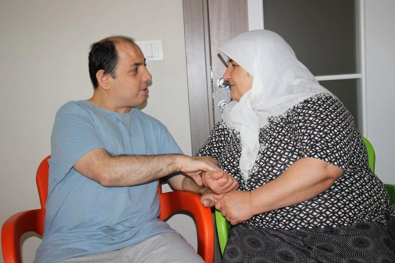 Engelli oğluna 30 yıldır hem annelik hem babalık yapıyor
