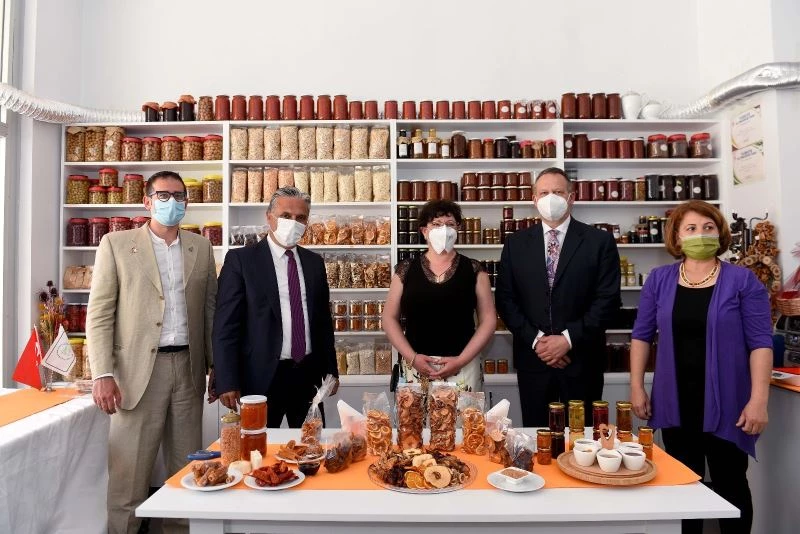 Kadın emeği, e-ticaret ve mağazalarda yer alacak
