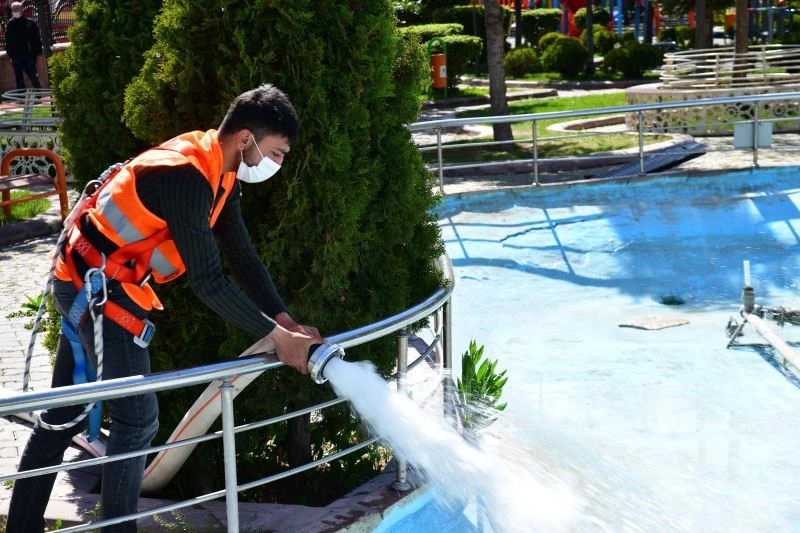 Mamak’ta süs havuzlarına bahar temizliği
