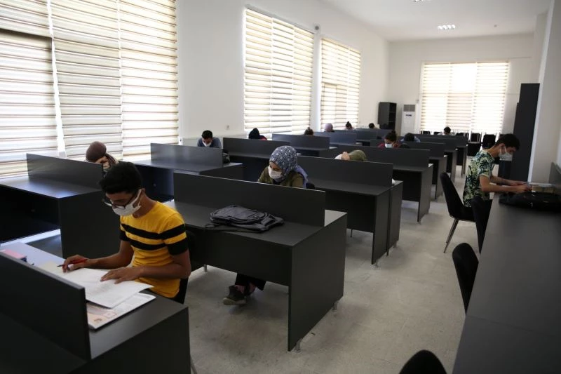 Öğrenciler sınavlara okuma evlerinde hazırlanıyor
