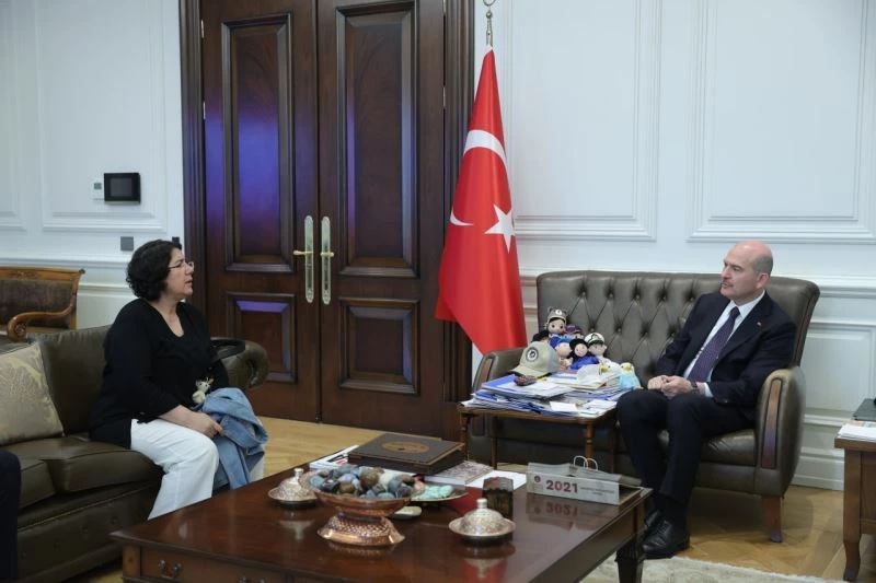 Bakan Soylu, Almanya’da evlat nöbetini başlatan Akbaş ile görüştü
