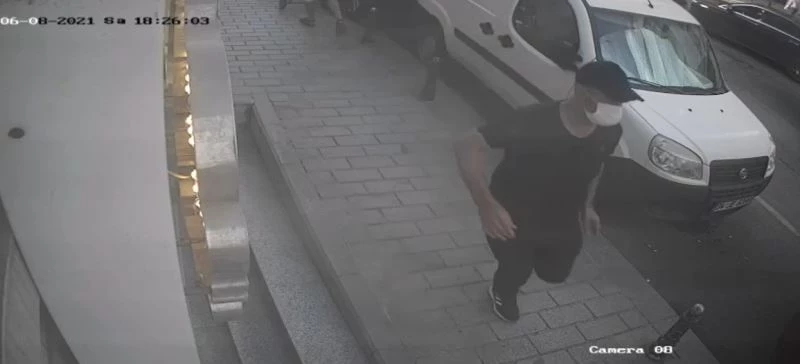 Fatih’te ‘silkeleme’ yöntemiyle hırsızlık
