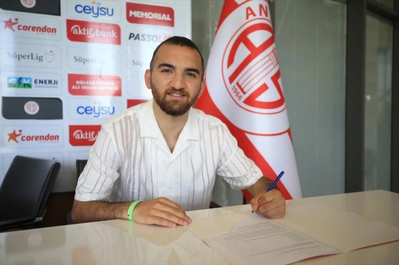 Antalyaspor, ümit milli futbolcu Erkan Eyibil