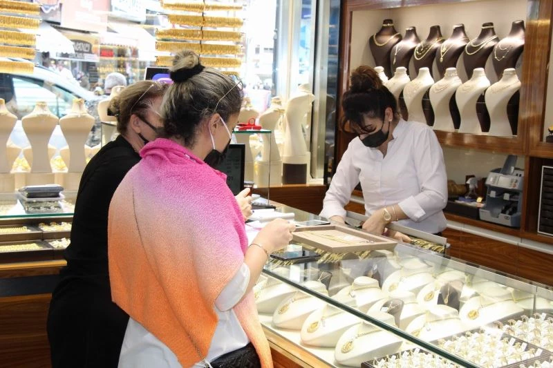 Düğün sezonunun açılması sarrafları hareketlendirdi
