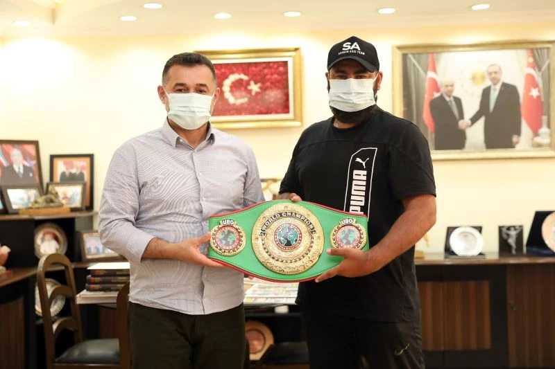 Şampiyonun altın kemeri Alanya Belediyesi’nde
