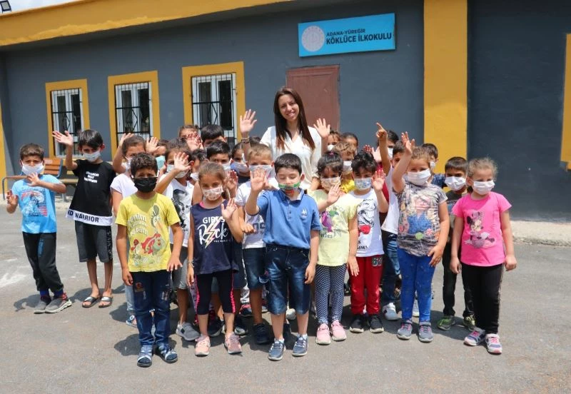 Okul müdiresi, atandığı harabe köy okuluna adeta hayat verdi
