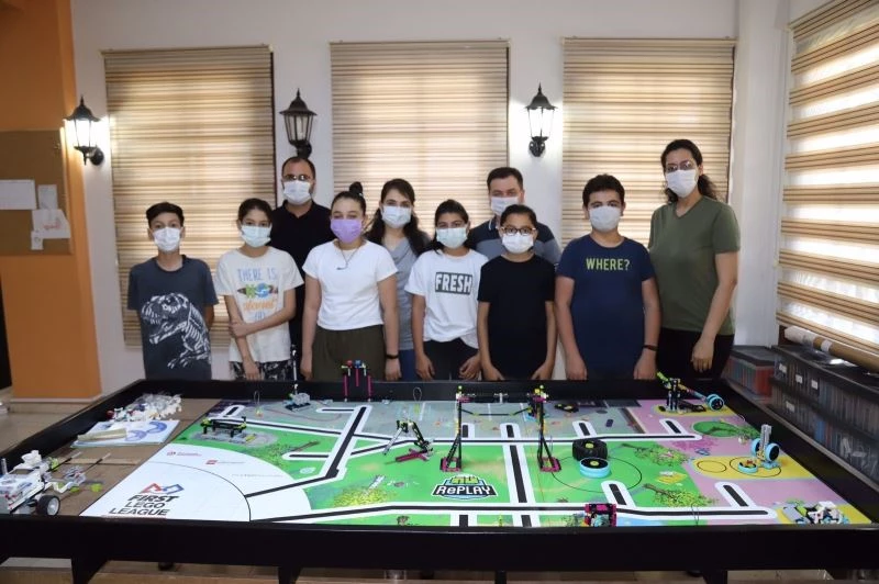 Payas Stem Robotik Takımı finale katılmaya yazdırdı
