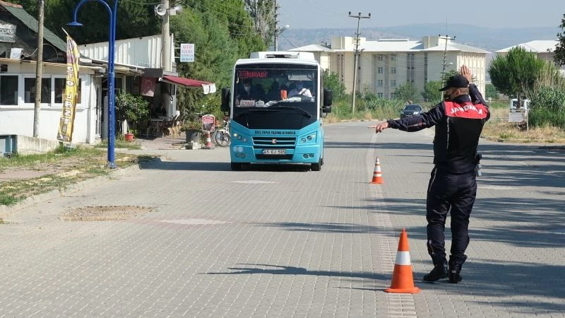 Yunusemre Jandarma’dan dolmuşlarda sivil denetim
