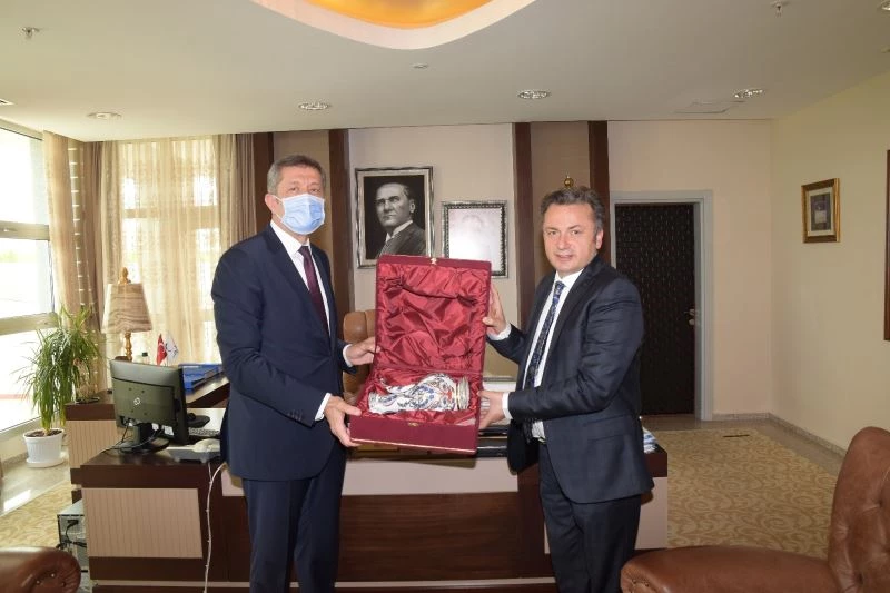 Bakan Selçuk’tan, Rektör Şenocak’a ziyaret
