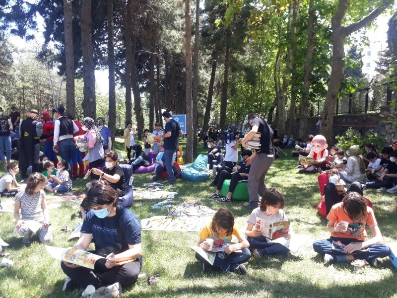 Sevilen çizgi romanlar bir otobüste toplandı
