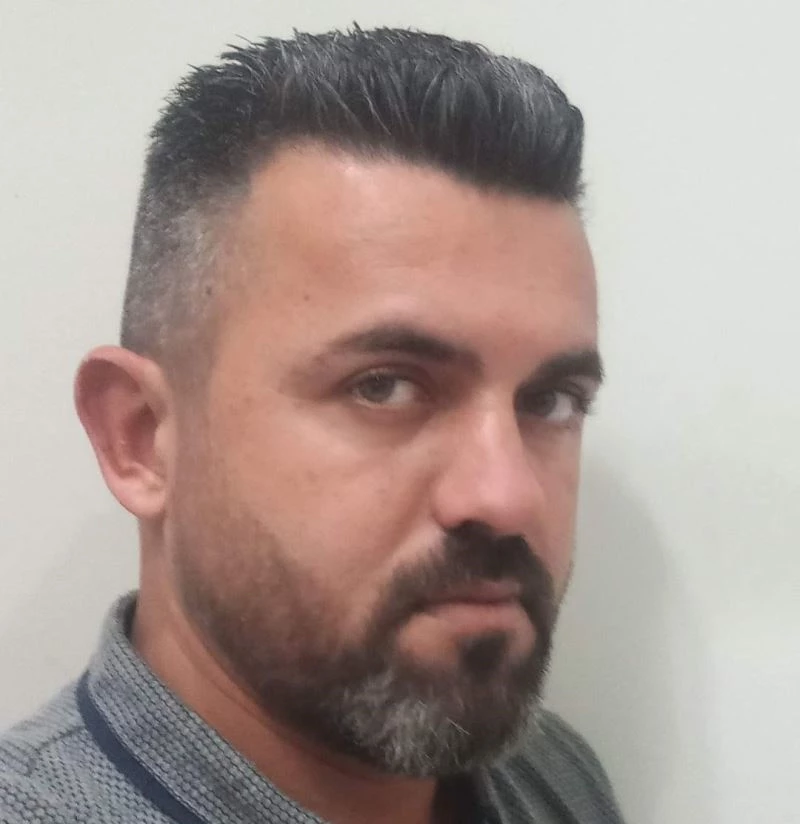 Tomruk yüklü tırın devrilmesi sonucunda sürücü hayatını kaybetti
