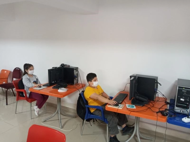 Geri dönüşümden gelen 5 bilgisayar öğrencilerin hizmetine sunuldu
