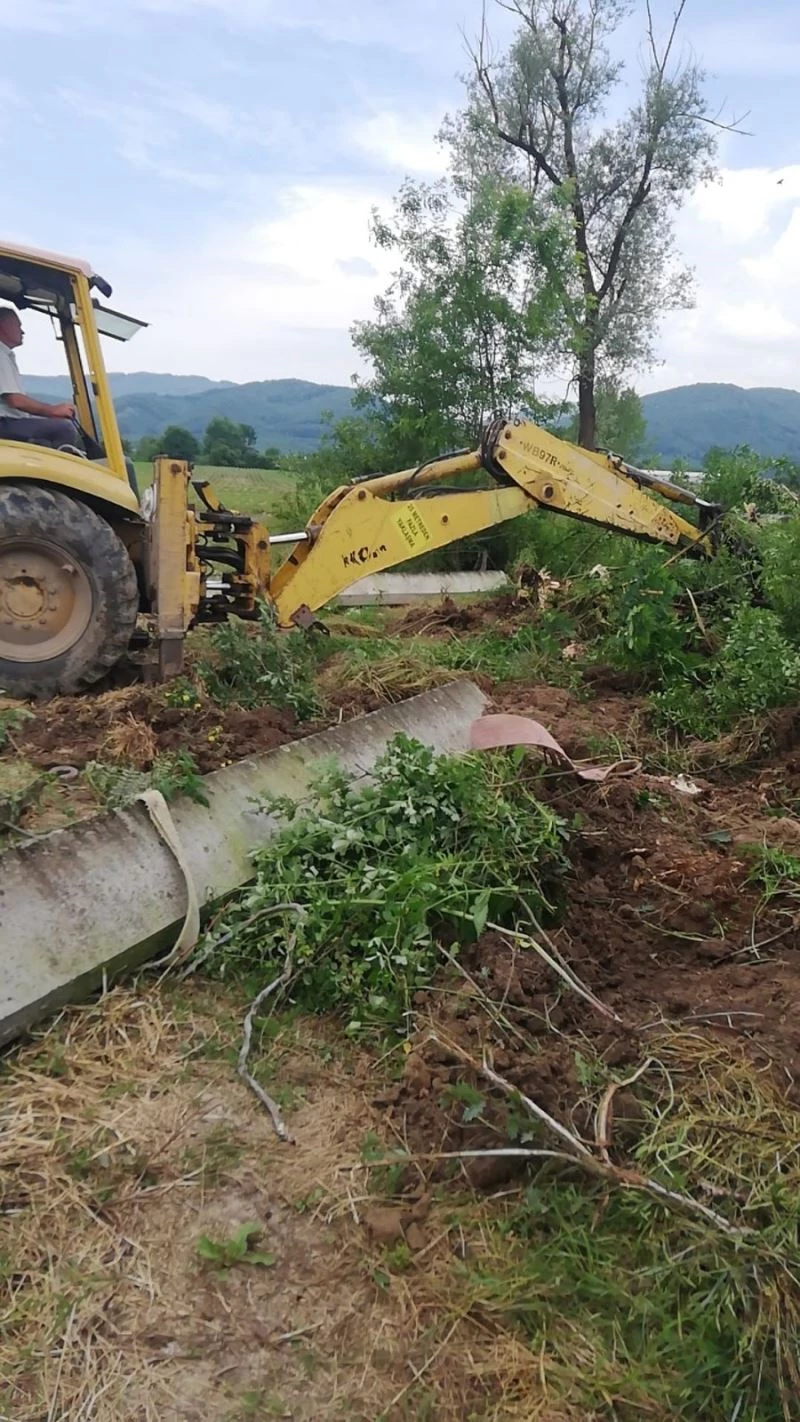 Tarlalara suyun ulaşması için çalışıyorlar
