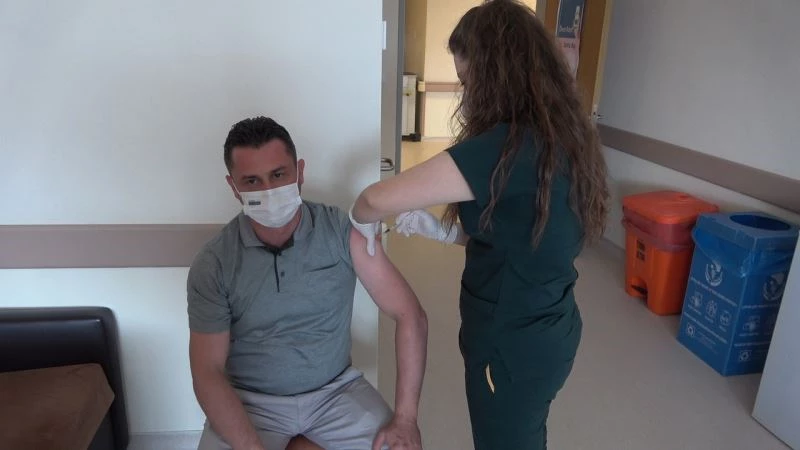 Kafe, restoran çalışanları, berber-kuaförler ve avukatlara aşılama başladı
