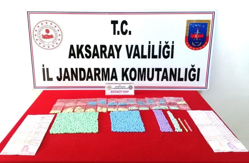 Aksaray’da jandarmadan terminalde uyuşturucu operasyonu
