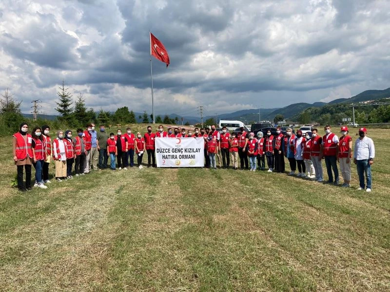 Kızılayın 153. Yılını 153 fidan dikerek kutladılar
