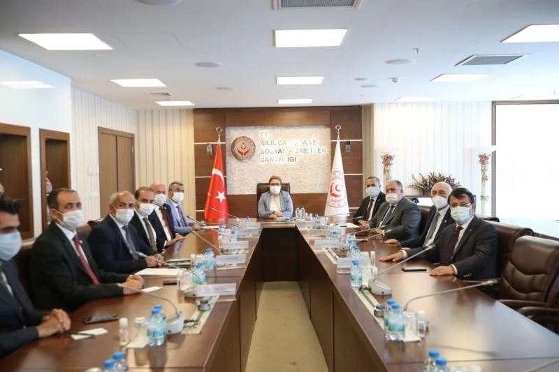 Van heyeti bakanlıklar arası mekik dokuyor
