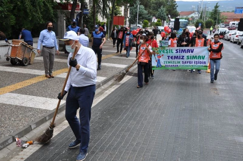 Belediye Başkanı Biçer ve TEMA gönüllülerinden çevre temizliği
