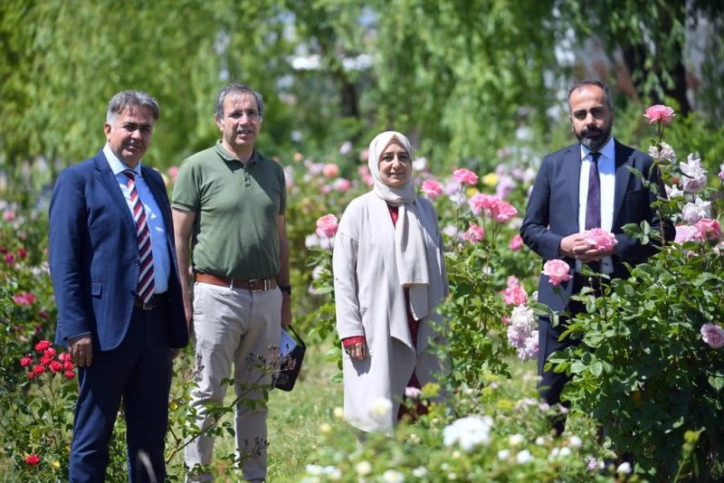 Rektör Şevli ‘Gül Bahçesi’ni gezdi
