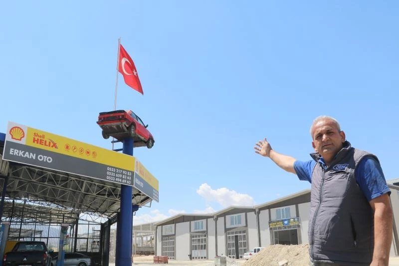 1984 model otomobili gören bir daha bakıyor
