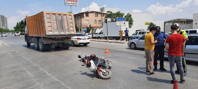 Kamyonun metrelerce sürüklediği elektrikli bisiklet sürücünü feci şekilde can verdi
