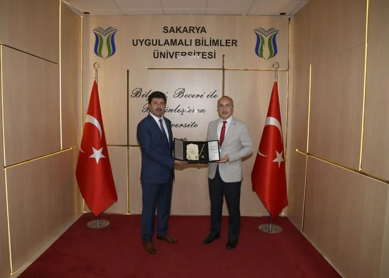 Rektör Sarıbıyık: “İlim Yayma Ödülleri motivasyon kaynağı oluyor”
