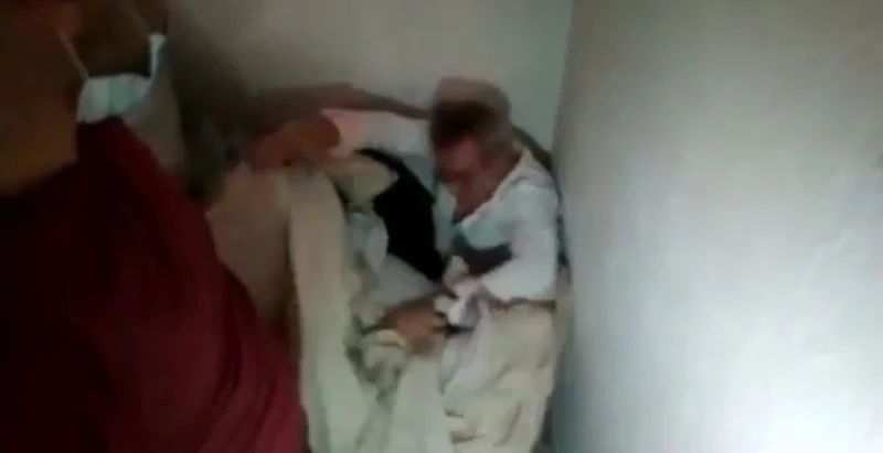 Çuvalların altına saklanan şahıs böyle yakalandı
