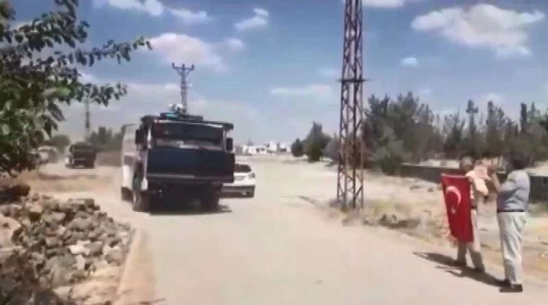 (Düzeltme) DEDAŞ ekipleri, mahalleye zırhlı araç ve TOMA’larla birlikte girdi
